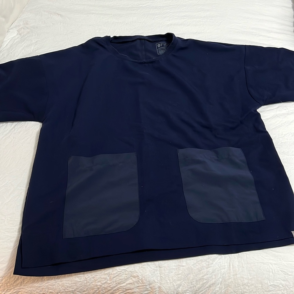 Figs scrub top